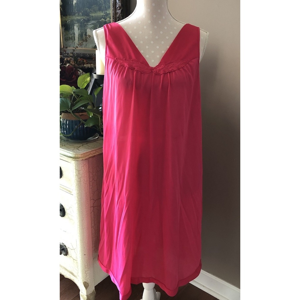 Vintage Vanity Fair Gown Nightgown Hot Pink Embroidery Women's M USA